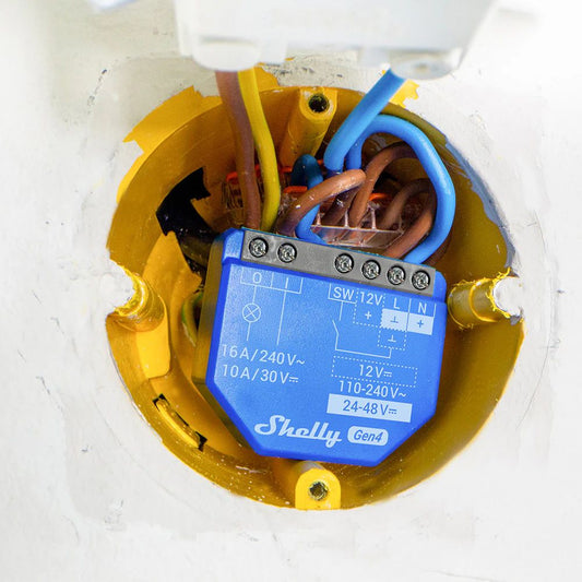 Module relais encastrable multiprotocoles compatible Matter Shelly Shelly 1 Gen4 avec Wi-Fi, Bluetooth et Zigbee 3.0 pour automatisation domotique fiable et contrôle local